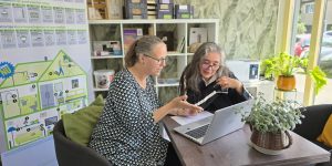 Josine en Claudia aangepast